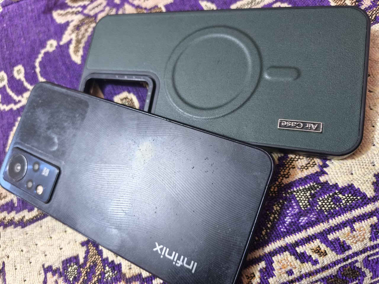 ألسلام عليكم،
‏
‏جهاز أنفنكس نوت
‏
‏جهاز قوي لأنفنكس وكلنا نعرف شركه أنفنكس شنو 
‏
‏مواصفات ألجهاز
‏ألمعالج Helio G88 يعني يشغل ببجي   من 50 ألى 60 فريم بالراحه
‏كامره 50 ميكا بكسل يعني فول كامره وألبورتريه فول بي
‏بطاريه بحجم 5000 ملي أمبير يعني تكفيك يوم كامل 
‏أهم شغله بي ذكاء أصطناعي وضع أل AI 
‏ألذاكره مالته 128 
‏وألرام مالته 12  (6+5) يعني هيج رام قوي نزل ألعاب وتونس وشوفو شكم لعبه محمل بي وماماخذ من ألذاكره بس 77 
‏صوت ماشاءﷲ عالي كلش 
‏
‏ألجهاز على ألفحص تجي تفحص وذا بي أي خلل غير ألي ذكرته ألجهاز يرجع وأني أنطيك فلوسه 
‏أمانه ﷲ ورسوله ألجهاز مبدل شاشه أصليه مو عاديه وأللمس مالته مامتأثر أبد وشرط على ألفحص 
‏وبي فطر فوك بالجهاز مثل ماموضح بالصوره مامأثر ع ألشاشه أبد وتفحصه كدام عينك يلا تاخذه 
‏
‏تجي ويا شاحنه وكيبل وكفر كلش حلو للجهاز مثل ما موضح بالصوره
‏
‏كل هذا وبسعر 150 ألف وبي مجال للطيبين ﷲ شاهد لوما محتاج مابيعه جهاز يجنن ماشاءﷲ
*********** موجود واتساب
