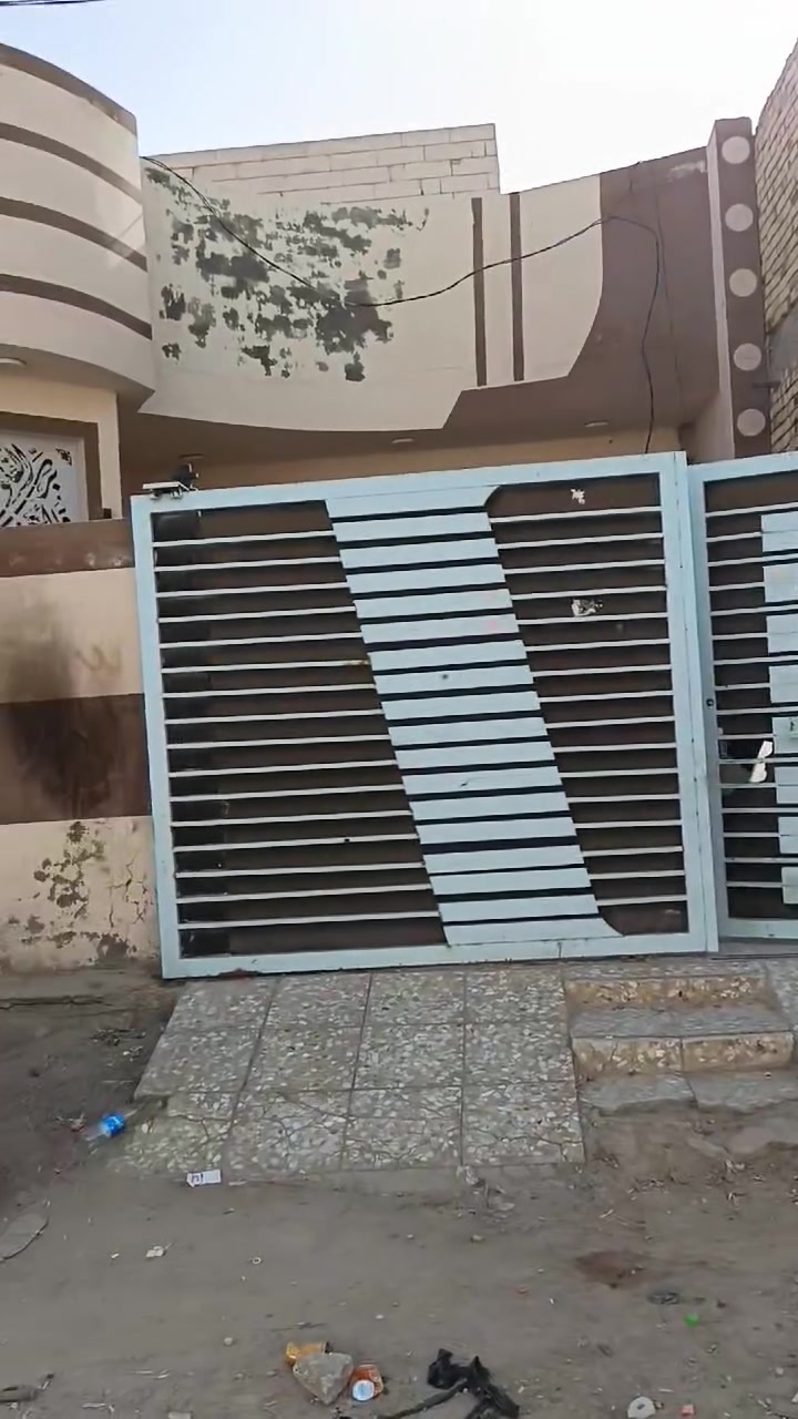 يا الله السلام عليكم 👋
يعلن مكتب الأمير للعقار شارع الصب عمود 287 
‏
‏
 بـيـت 🏡 للبيع. 
المساحة 200 طابقين 

طابـو زراعي  مرقم ومشمول بالتمليك

مساحة البيت..٢٠٠ مـتر
بناء درجة أولى أساس وسقف صب 

السطح شتايگر درجة أولى 
البيت شغل  جناي  شغل مظبوط 

الطابق الأول يحتوي على 2 غرف نوم وصاله كبيره واستقبال كبيره ومطبخ وحمامات عدد(2) 
وطابق الثاني غرفتين وصاله وحمامات 

يطل على شارعين باب امامي وباب خلفي 
البيت كامل مابي اي نقص..

الخدمات ماء كهرباء اناره ليليه مدارس 🏫 اهليه +حكوميه
🛣️شارع تبليط الباب البيت 
العنوان:-شارع الصب 🛣️مقابل ملحق قرية الغدير 

  للاستفسار 

مكتب الأمير للعقار شارع الصب عمود 287 
‏
‏للاسفسار   ***********
‏
‏***********
