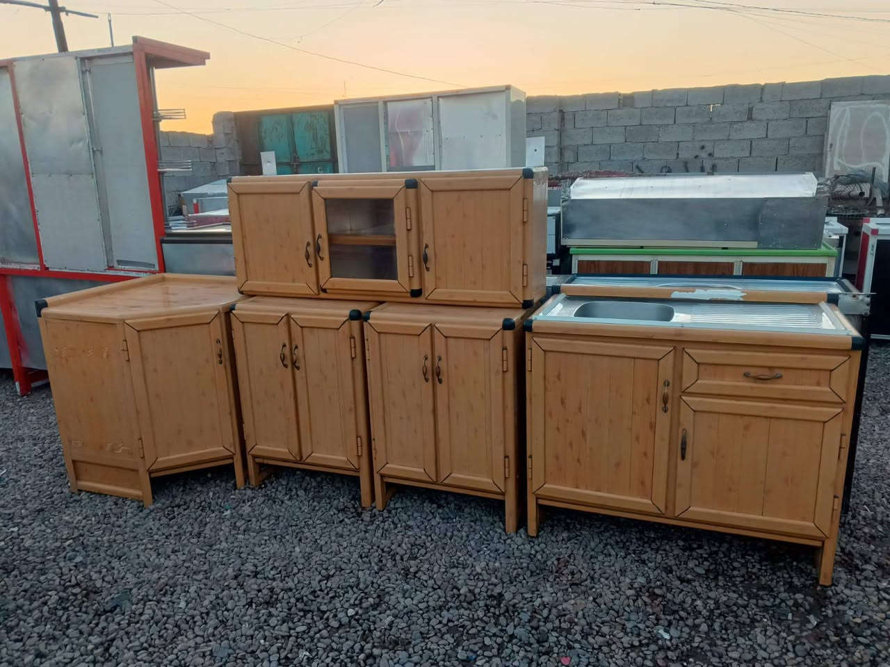 كاونترات  وسنكات للبيع  كل واحد بسعر  مكان بغداد ***********
