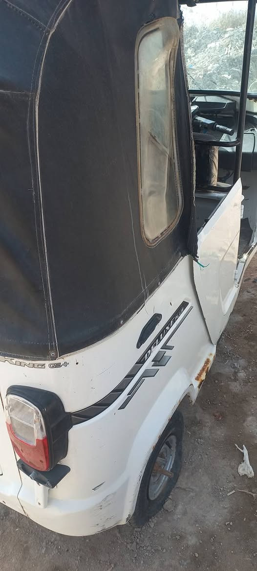 السلام عليكم
تكتك تي في اس موديل ٢١ سنويه ورقم السعر ٥٥٠٠٠٠٠ وبيه مجال مكينه جديده اقل ١٠ ايام من فتحته 
موبايل
***********
***********
