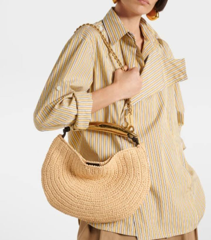 جنطة بوتيكا موديل سردين الجنطة مميزة ونادرة ولا غلط الأختام بداخلها موجودة الحجم كبيرة السعر ١٢٥ ألف ✨💯


**إذا كنت صاحب هذا الإعلان وتريد حذفه لأي سبب، رجاءا أرسل رسالة إلى الدعم الفني**