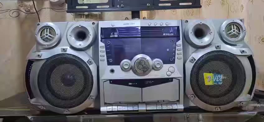 السلام عليكم مسجل شغال الاواكس والراديو والكاسيتات الجهتين شغالة بس السي دي القايش مال باب مكطوع السعر ٦٠ الف مكان موصل والفيديو موجود بالمنشور يوجد توصيل


**إذا كنت صاحب هذا الإعلان وتريد حذفه لأي سبب، رجاءا أرسل رسالة إلى الدعم الفني**