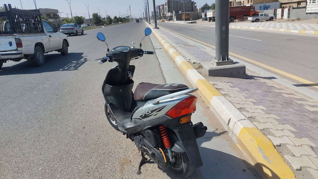 سلام عليكم شباب
ماكس عدله بلاديه  بس  المحرك  مفتوح 49   او شغل مضبوط
لون  سلفر ويل كب رياضي  تايرات H لايت عدسه  عين الشيطان  صالنصه  رياضي  FM الاصلي او تريد  صالنصه كاتم بلاديه  كلجات أمامي خلفي جديد  اصلي  تايوان 🇹🇼 

كشن جلد  مري جمجمه محركها  كفاله بيع او مراوس ***********
