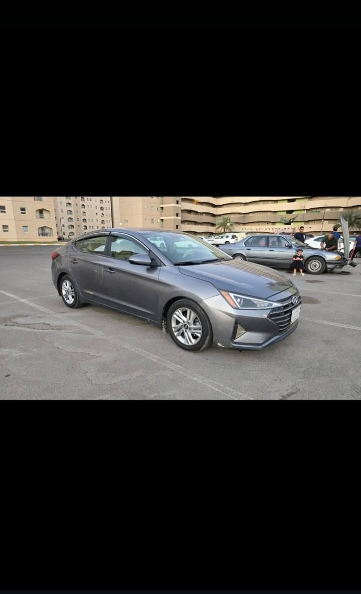 السلام عليكم 
Hyundai Elantra 2020
sel 2020 هيونداي النترا
امريكي السياره رقم معوقين بسمي
الحادث مثل ماموضح بلصور
شاشة كبيرة 
تحديد سرعة
3 انظمة قيادة
ويل كب
تحكمات ستيرن
رادار نقطه العمياء
مراية تحكم كهربائي
وبعد بيها مواصفات
السيارة ماطاق ايرباك لا سائق ولا دشبول
صدر وتايرات جدد السعر125 وبيهة مجال
للاستفسار:  ***********
