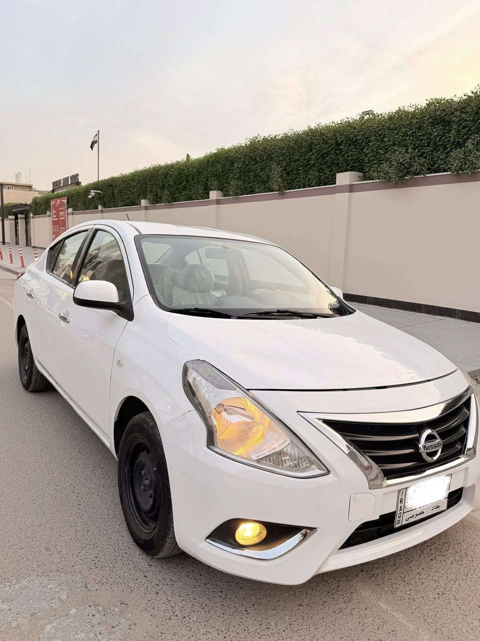 السلام عليكم للبيع نيسان سني 2019 جديده السياره ماشيه 94   بيها بارد بسيط بالباب والجاملغ فقط والباقي مكفول ما بيها اي نقص السياره رقم بغداد السعر 98 ورقه وبيها مجال بسيط للاستفسار
‏((  ***********‬)) مكاني بغداد زيونة.

