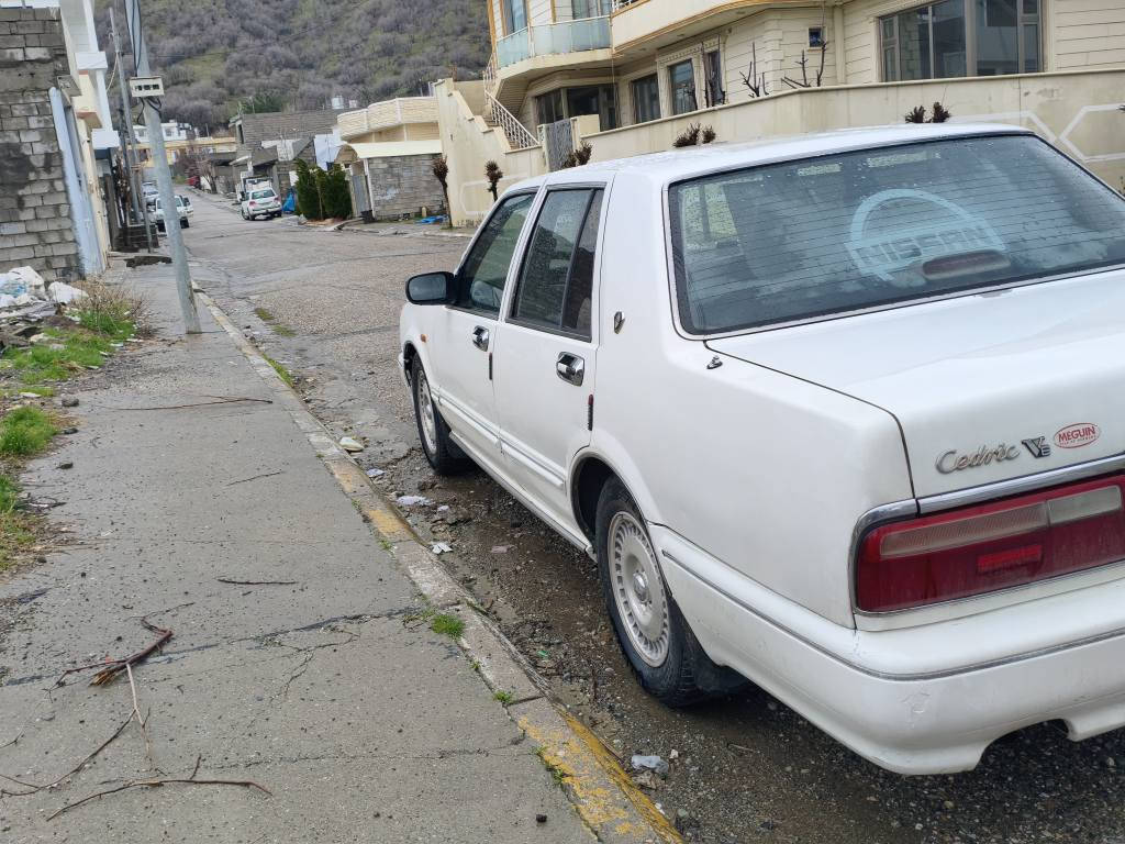 نيسان سيدرك موديل 2002 
گير ومەگینە بەشرت مەگینە نەکراوتەوە 
یک درگا وجەملەغی بێشوەی سایق سبوغە ناوی نەگرتوە وبڵە بڵە بویاغی هیە بیش وبشتی کەبسە هێکلی زور جوانە سەنوی وهزە تازێە تا ٢٠٣٠ مانگی ١٢ سعری ٦٦ ومعەملە
ژ.م *********** بنجوين, السليمانية
