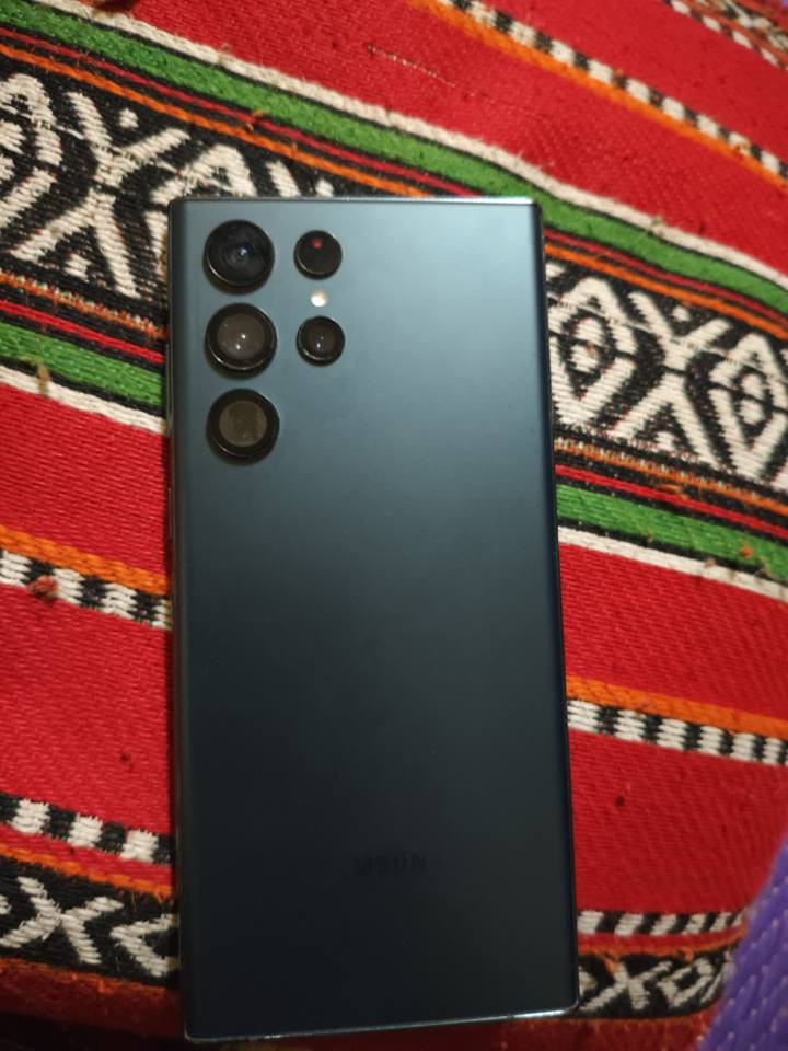 السلام عليكم الترا 22ذاكره256 رام 12. لون بحري. جاهاز مكفول من كلشي.  غراضه فقط كارتونه. الديوانيه قضاء السدير 480 وبي مجال ***********
