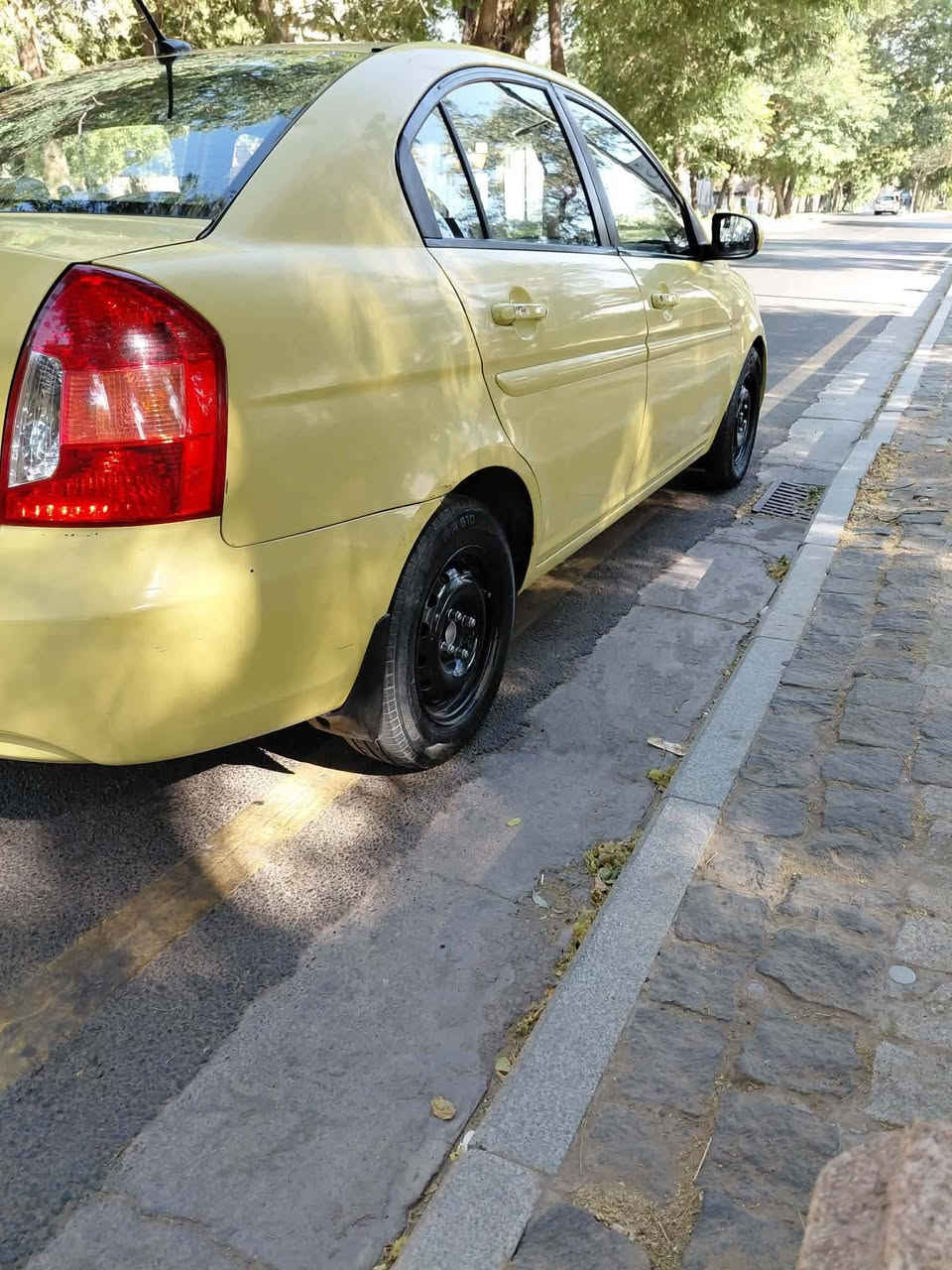سلام عليكم   من رخصت الدمنيه اكسنت موديل ١٠ حدثهه باب سايق  ولباقي ليبل واحد مكينه كير، حداديه اب حاله جيده 
مكفولات كير، مكينه صدر تبريد تحويل ثاني يوم سعر  ٧٧وبيهه مجال *********** مكان بغداد

