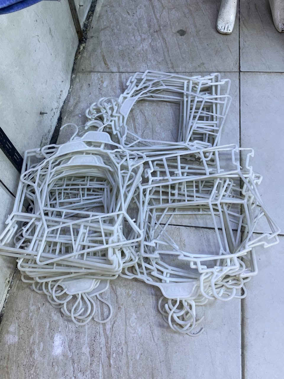 السلام عليكم ملكان اطفال عدد٣ ثنين عمر١٠ واحد عمر٥  مع تعاليك عدداكثر من٢٠٠
رايدهن ب١٣٠ شلع 
مكاني بغداد الشعب سوق شلال 
***********
