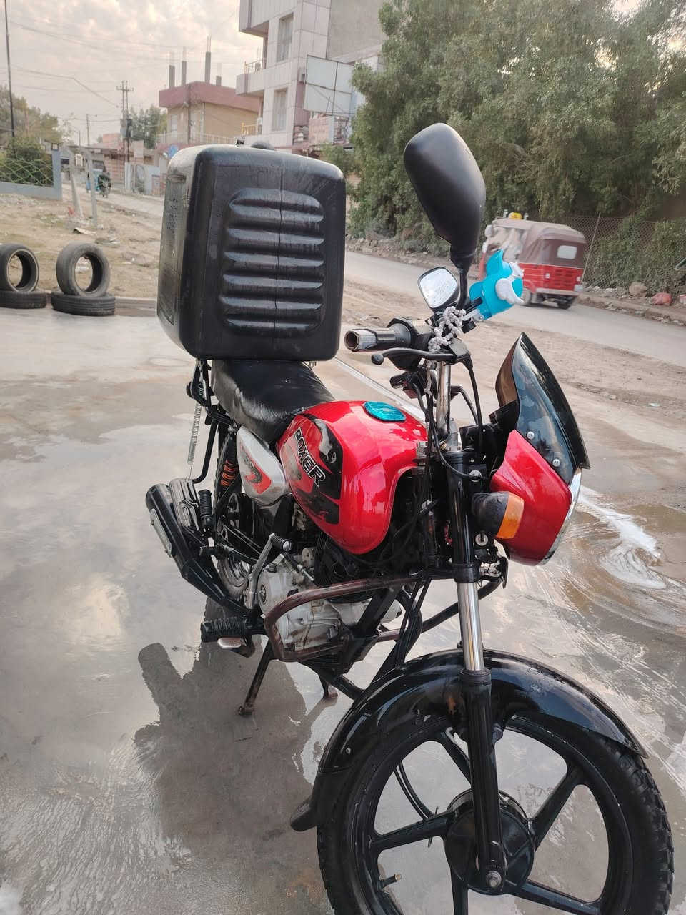 سلام عليكم بوكسر مديل 23 اي نقص ما بيه كمله كله بس بيه خيط دخان من تحم تروح شلع معدل كلجات جداد بيه صندوك وسستم سمعات كبار 3 لسعر 800 ورقه ضايعه مكفوله من باب لبيت تخذه مكاني بغداد زعفرنيه ***********
