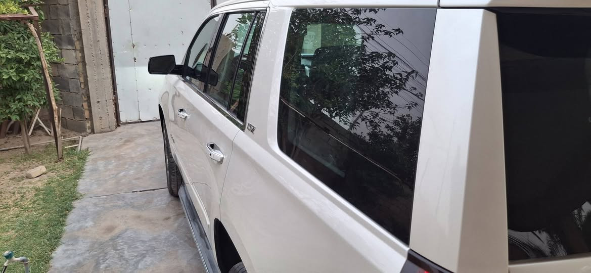 ﷽

 السلام عليكم _ ( تاهو خليجي   )
للبيع او مراوس بلاندكروز

مديل 2015
الفئه LTZ  
رقم  اربيل سنوية باسمي
السياره بيها صبغ باب السايق وخاملغ امامي  
المواصفات 

محرك 5300
فتحه سقف
رادار امامي+خلفي+جانبي
حساسات امامي+خلفي
بصمه تشغيل
بصمات ابواب
جنطه دگمتين
تشغيل عن بعد
اناره في المرايا الجانبية للترحيب 
مرايا جانبية شفط كهربائي 
سماعات BOSE
لايت زينون مع كشافات LED 
جنطة شفط 
توقف ذاتي مانع تصادم مع تنبيه
كشن هزاز 
غرفة السيارة جلد قرميدي 
كشنات كهرباء +خزن ميموري 
نظام الخروج عن المسار
الكشنات الاماميه تدفئة تبريد شغال
الكشنات الخلفيه تدفئه
شاشة دشبول عربي
قاصة داخلية
ستيرن تدفئه
تحكم ستيرن جهتين 

مقعد وسطي متصل  
شاشة سقفية وسطيه DVD 
سكليتر كهرباء
ستيرن كهرباء
نضام الملاحه
كير ومكينه مكفول 
السعر ٣٣٠ ورقة
التفاصيل الاتصال على صاحب السيارة 
***********
