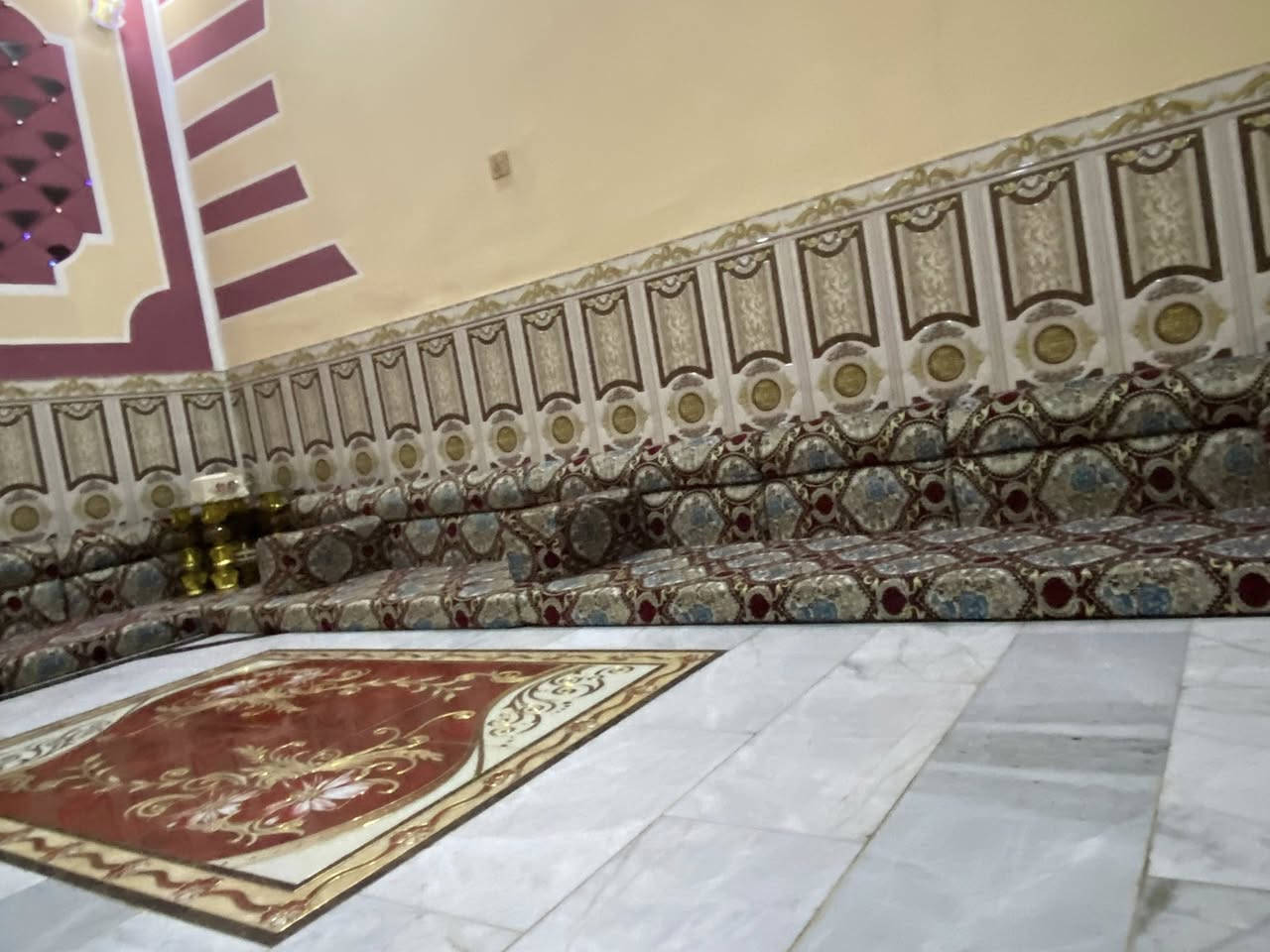 السلام عليكم (ديون ونص) طول الاستقبال 8م 
للبيع السفنج العالي الاصلي 
السعر 1100 وبي مجال 
العنوان/ناصريه الاسكان الصناعي عمود 46
الهاتف/ ***********
