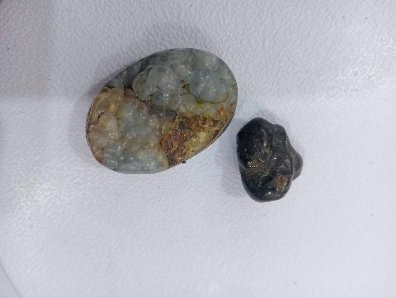 مجموعة من الاحجار الكريمة
ياقوت عقيق احمر وكرزي وشرف الشمس وشجري منوع سليمانيات فيروز مجوهرات حديد صيني هباب مع زوعة


**إذا كنت صاحب هذا الإعلان وتريد حذفه لأي سبب، رجاءا أرسل رسالة إلى الدعم الفني**