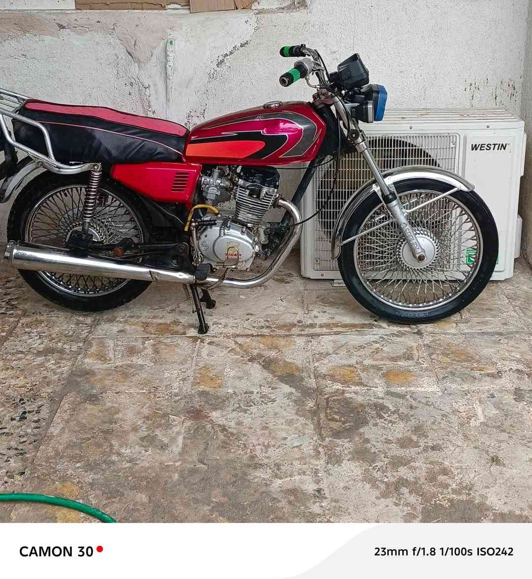 سلام عليكم دراجه للبيع موديل 20اوراق مجفتئ بس بستم الرفاعي طريق ابو الماش 500وبيهه مجال رقم راعيهئ ***********
