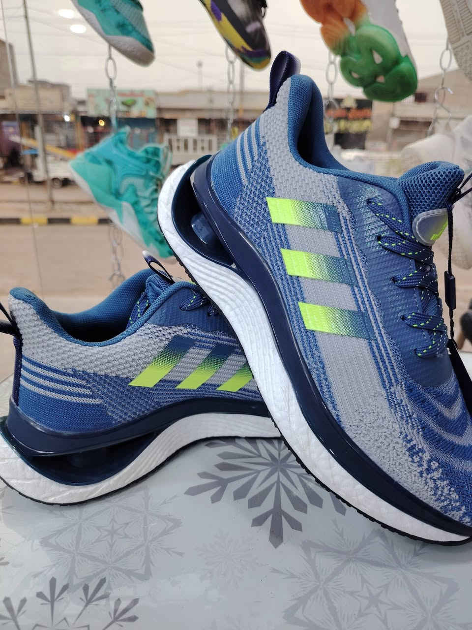 مرحبا زبائننا الكرام
اليوم وصلت وجبة جديدة من الاحذية الماركة قياسات مختلفة موديلات حديثة نايك أديداس بنسياكة سوبر كريمة كوالتي عالي زورو موقعنا الحصوة شارع 30 مقابل أسواق عموري ونموري اهلا وسهلا بالجميع ***********
