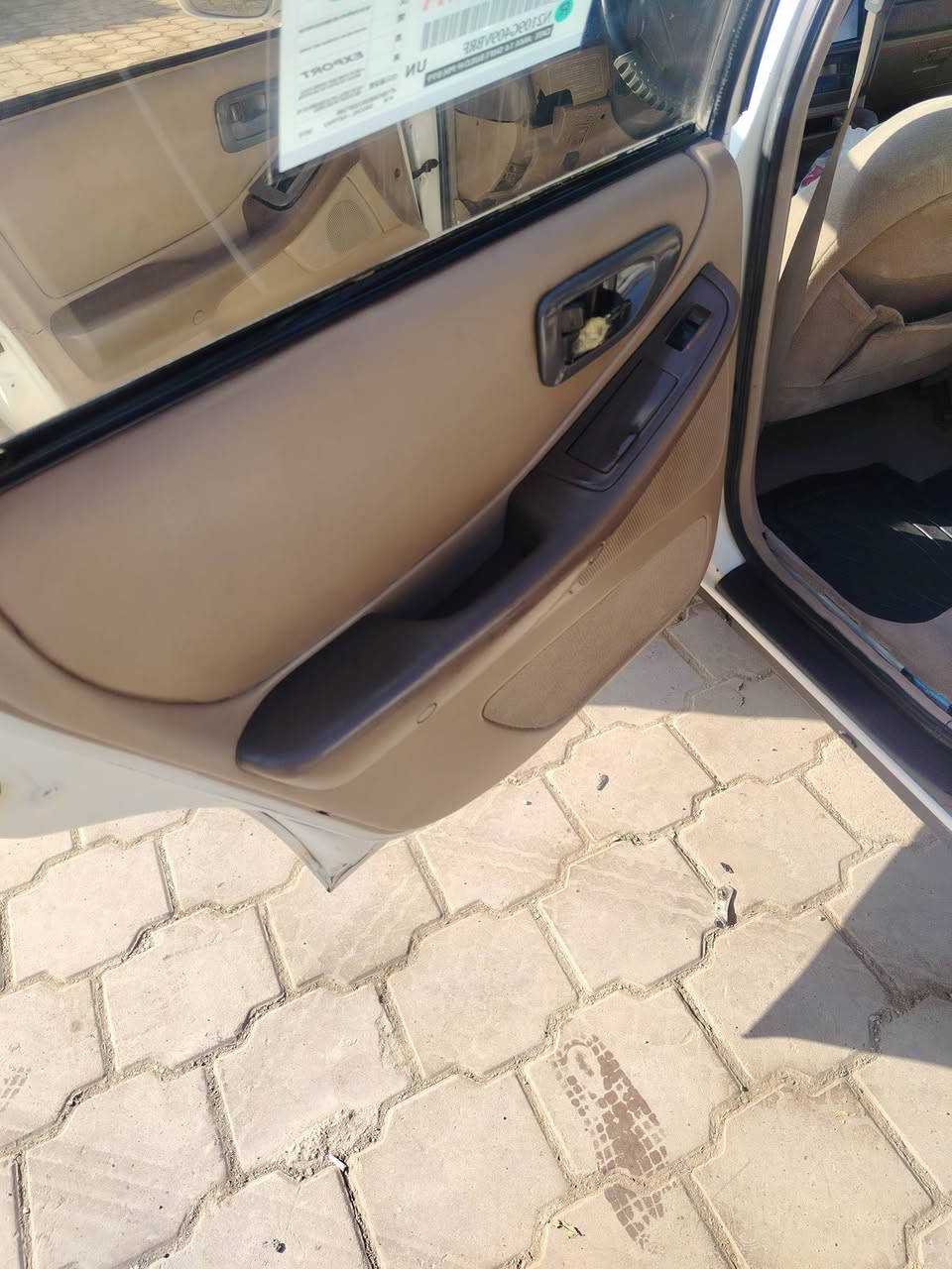 السلام عليكم لبيع افلون مديل 2000 رقم ذي قار بسمي سياره جاهزه وكلشي بيه شغال مكينه  شادهن جديد سعره 52 ورقه العنوان واسط قضاء الحي تلفون ***********
