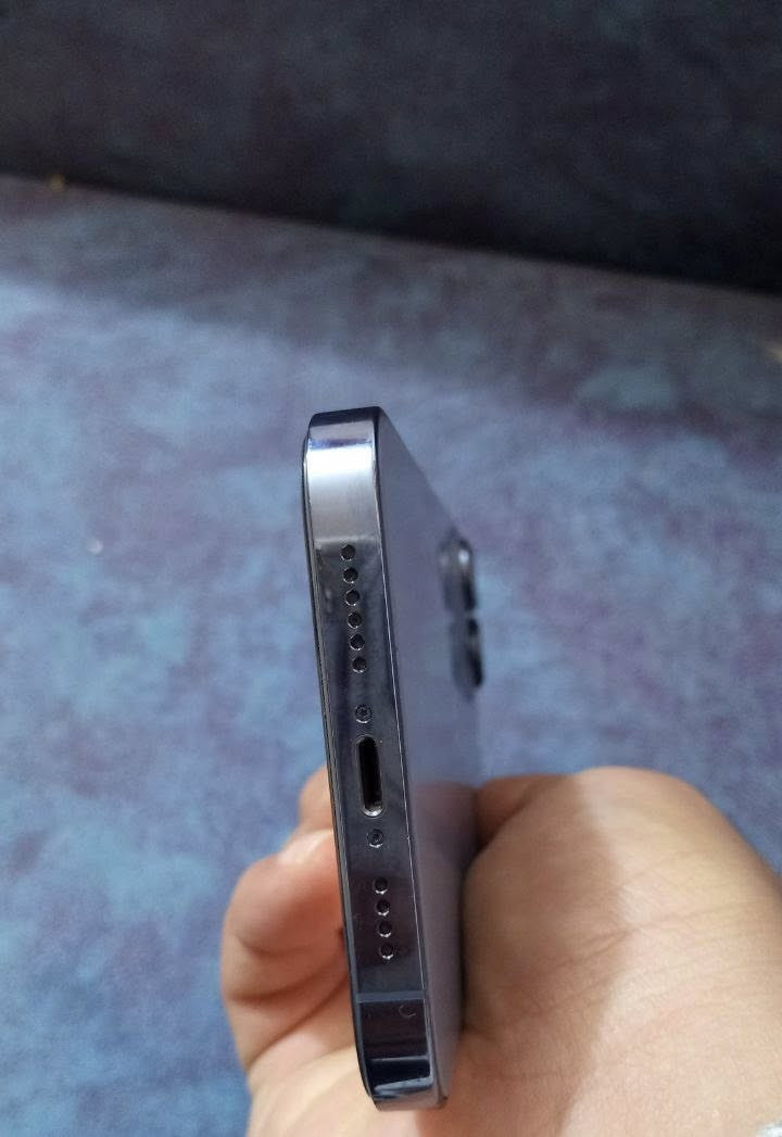 I Phone 13 pro max
ايفون ١٣ برو ماكس شرق اوسط 
ذاكره ٢٥٦ 
بطاريه ١٠٠ مستبدله 
( بس فلاشه مايشتغل لان نكسر الضهر وسوله ليزر وضرب )   
السعر 580 الف  وبي مجال بسيط 
 ***********
