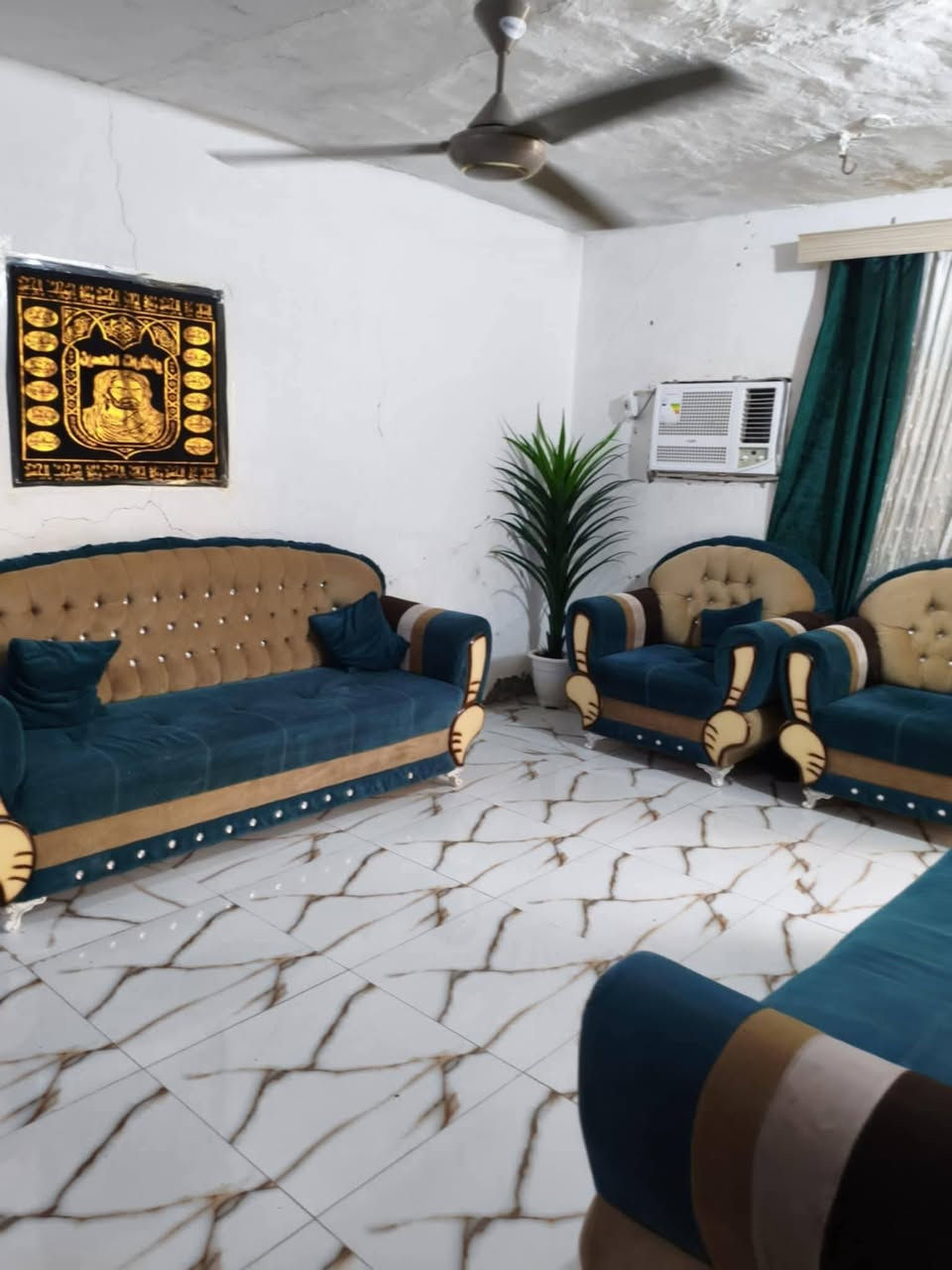 للبيع دار سكن
📌الموقع :  حي العسكري قرب دائره الكهرباء 
 
📌المساحة :  200 البناء قديم

📌يحتوي على: استقبال +غرفتين نوم +صالة+مطبخ+صحيات+طارمة

📌السعر:190 وبي مجال

📌الجابري للعقارات👷

🏠 بيع. شراء. 

📞 للاستفسار والتفاصيل :*********** اتصال *********** واتساب
