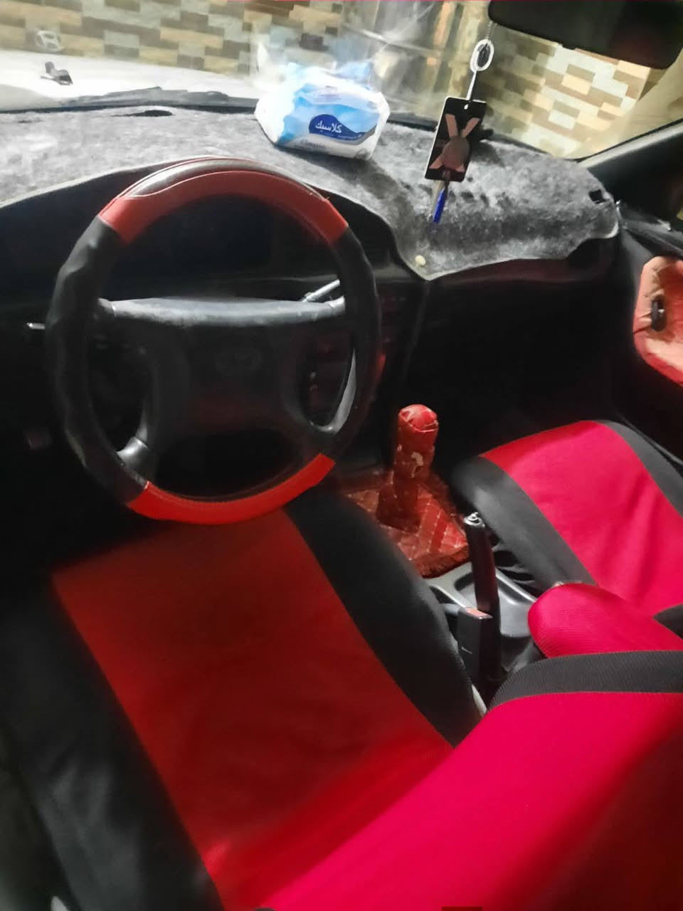 سوناتا 2/ 93 للبيع گير ومكينه مكفوله وصدر خلفي وامامي نضيف گير عادي ومحرك 2000 جديد حاويه قبل شهر شاده سنويه نهاية 27رقم . ديالى السعر46 بيها مجال قليل المكان ديالى الخالص. هـ  ***********
