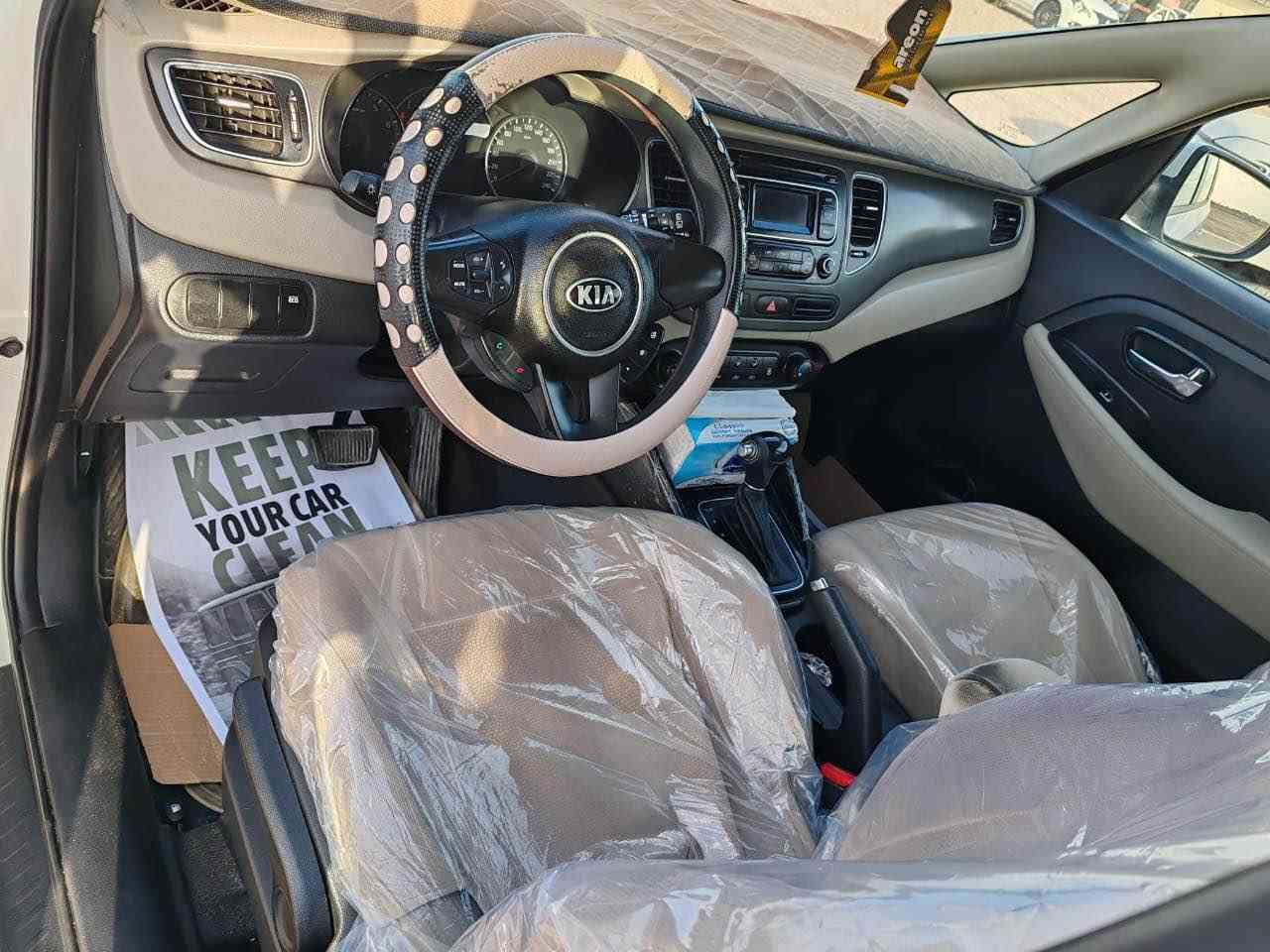 السلام عليكم 
كيا كارنز ٢٠١٦ خليجي 
٧ راكب 
ماشيه ٨٠ 
تبريد قطعتين 
السياره كفاله عامه ماعدا شخوط فقط 
باسمي تريد وكاله تريد تحويل 
السعر ١٦٥ وبي مجال 
البصره 
*********** البصرة, العراق
