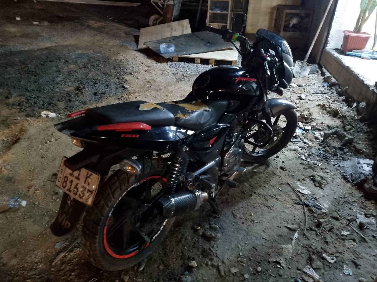 من رخصت الادمن بولسر موديل 2021
مرقمه بغداد انكليزي 
بيها تبخير فقد 
سعرها مليون و٣٥٠
مكاني بغداد حي الجهاد 
واتساب ***********
