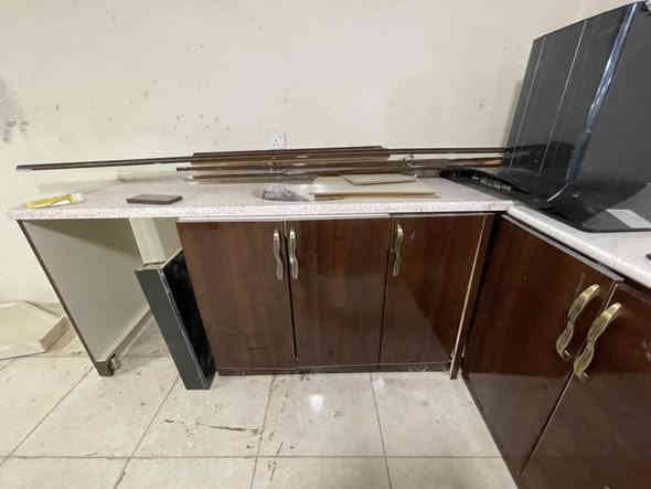 كاونتر خشب تركي اج دي اف اخو الجديد
بس السنك مرمر 
وياه طباخ ومرشحة
مامستخدمات
جوكر كله قطع يترتب حسب اي مطبخ 
قياساته العمق 60سم
وضلع السنك مترين و24سم
وضلع الطباخ 4متر
سعره مليون ومية 
وشد موجود بكروة 
وتوصيل مجاني من سليمانية مجاني لبغداد وديالى وصلاح الدين وكركوك 
***********
اتصال واتساب @
