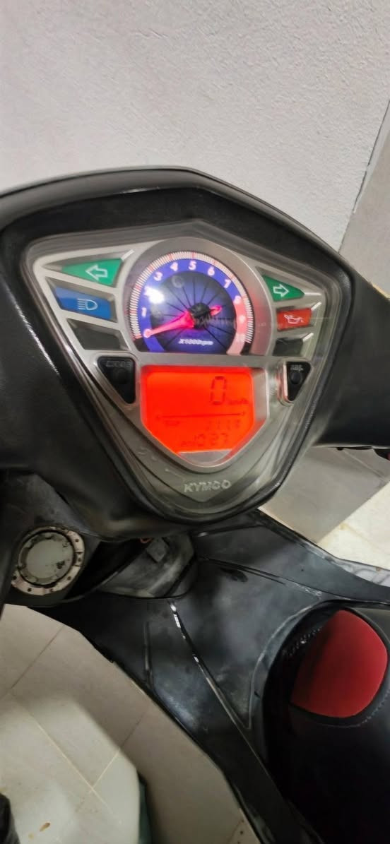 دراجة ياباني كامكو جي فايف kymco G5 محرك 150cc اربع ولفات نكرة سلف بكل وقت دراجة تخبل نظيفة كهربائيات كاملة جهاز انذار  ريمونتات ثنين لايت  عالي ناصي. كيج سرعة كيج بانزين صالنصة رياضي صجمية فصلة شلعة ومعدل كاملة مكملة دراجة تخبل و سعرها مناسب نقصها بس الهندر يفلت لان ما استخدمه ابد كله ع السلف جيم وصار يفلت و الكابريتر تجاري الباقي كله بلادي السعر 500 الف الميعرف بيهن خلي يعبر المنشور يروح يدورلة فراشة ، العنوان بعقوبة شارع الديري *********** تحياتي ❤
#دراجة #دراجه #كامكو #جيفايف #G5 #بعقوبه #بعقوبة #150cc
