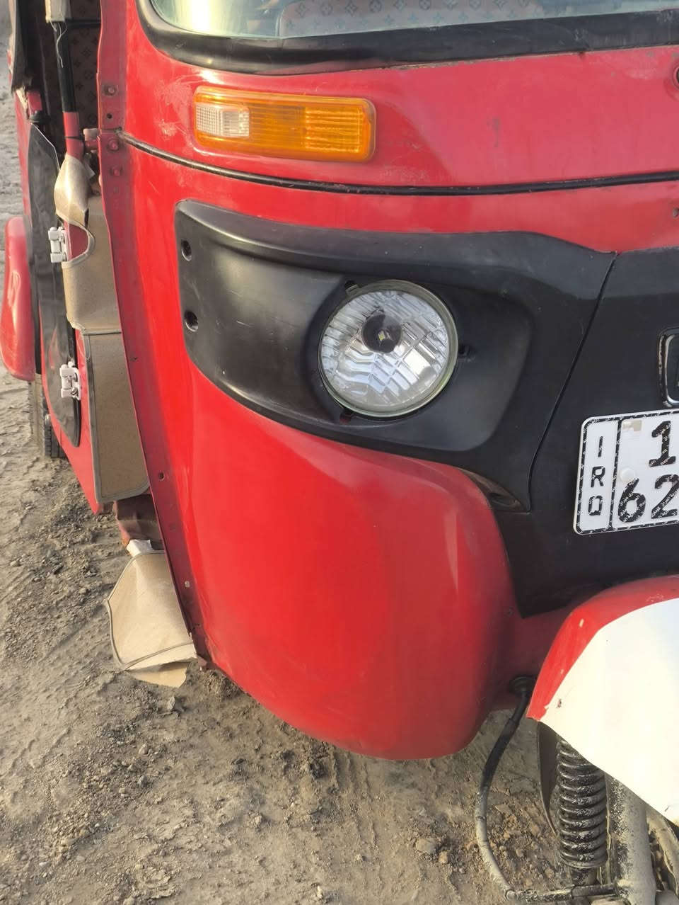 19رقم وسنويه نكليزي  تكتك خير من الله كشر ومحرك مكفول من التنقيص وتبخير وشرط نهضه ونعومه  السعر 4800ومجاله بصيط حك لجيه. عنوان ناصريه سوك الشيوخ ***********واتساب وخاص مفتوحوياها اضافات دوشمه 17قطعه ومسجل وتخم تاير وسبير جديد جاهزة تنكر سلف وتطلع
