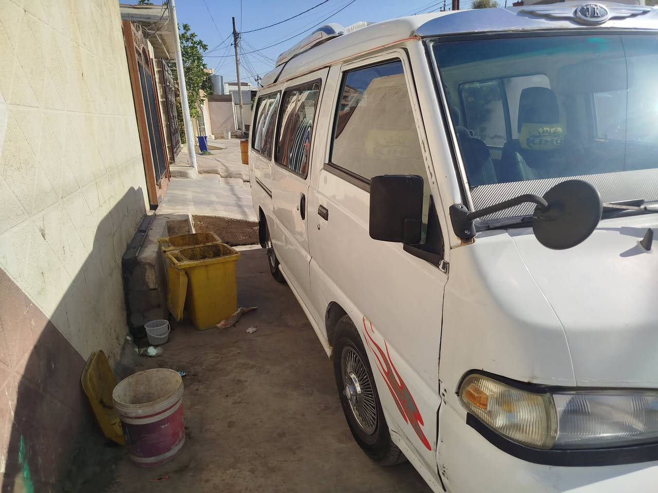 هونداي 11راكب للبيع رقم كركوك وكاله عامه بسمي موديل 1997 بشرط تحويل محرك ونجي طيرات جديداسعر 40بي مجال  ،،/***********/***********
