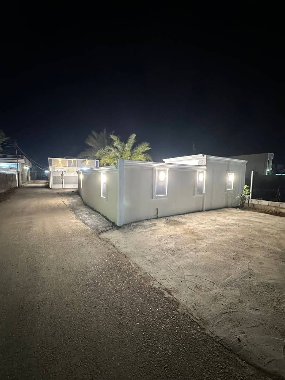 ⸻
🏡 دار للبيع – فرصة مميزة
من الصرح العقاري

📍 العنوان:
الشيخ حمد – شارع البوجميل
قرب جامع أبو ياسر

📄 الملكية: ملك صرف
📐 المساحة: 500 متر مربع
🏗 الحالة: بناء قديم مترمّم

🔹 يتكوّن المنزل من:
 • صالة
 • مطبخ
 • هول داخلي
 • غرف نوم (عدد 2)
 • حمّام
 • مرافق
 • صحيات خارجية

💰 السعر: 130 مليون دينار
🔻 قابل للتفاوض

📞 للاستفسار والتواصل:
حيدر الساعدي 
📱 اتصال أو واتساب ***********
