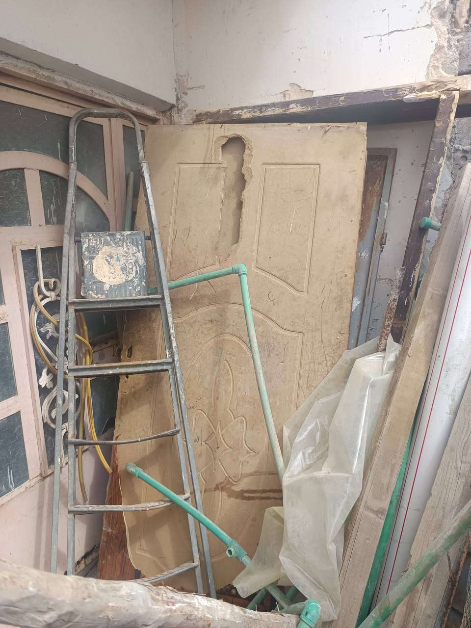 شباك مترين بمتر ونص 
وباب طلاكه وربع وباب خشب هو وطلاكته مستعملات
قيم وأخذ


**إذا كنت صاحب هذا الإعلان وتريد حذفه لأي سبب، رجاءا أرسل رسالة إلى الدعم الفني**