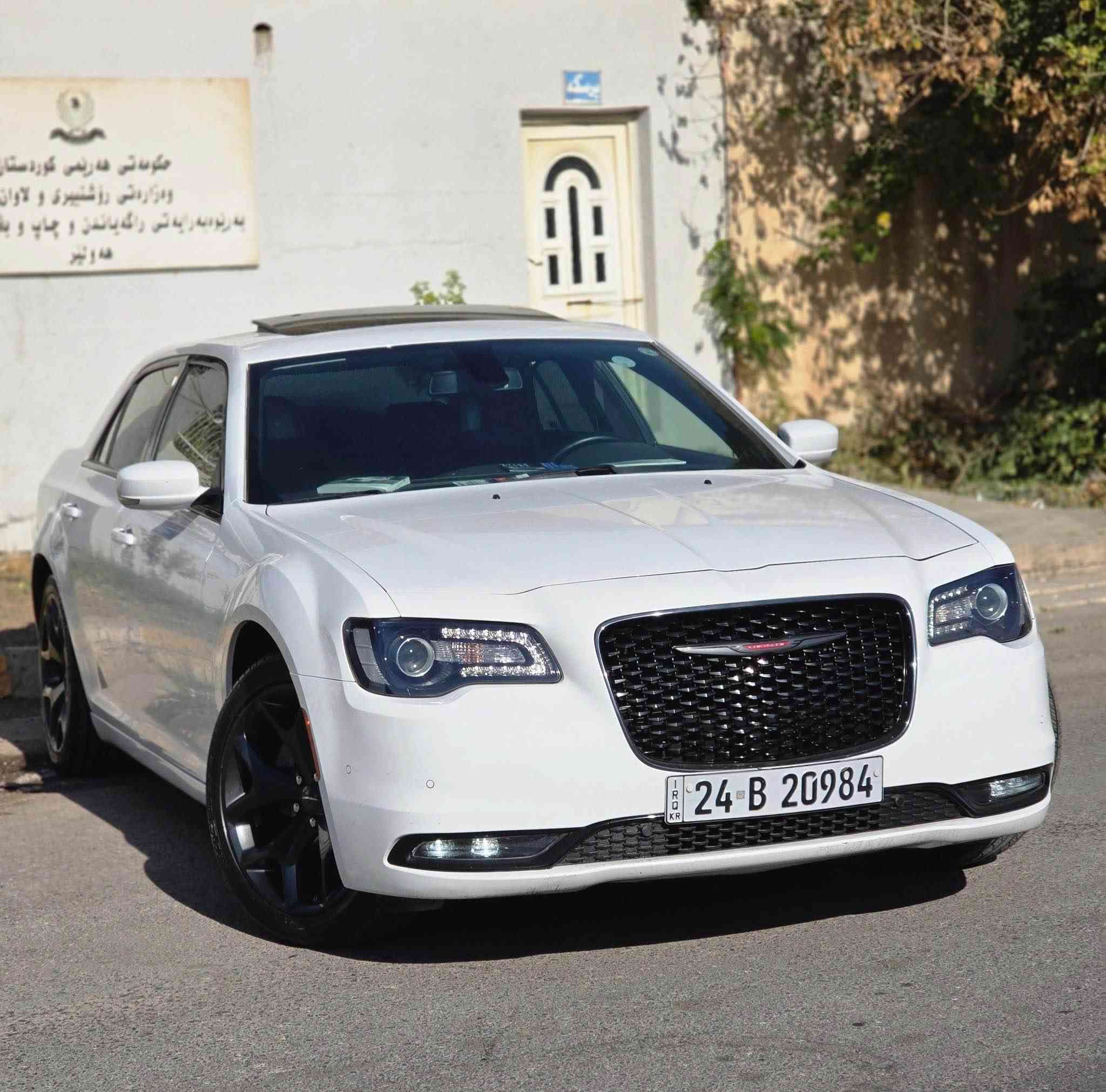 سلام عليكم 🌸
اوباما ٢٠٢٢ موصفات S ماشي ٤٨ مايل 
سيارة كلين تايتل كندي 🇨🇦 بيها واحد مكان pdr
سعر ٣٢٣ ورقة شوية بية مجال مكان سيارة اربيل
رقم *********** أربيل, العراق
