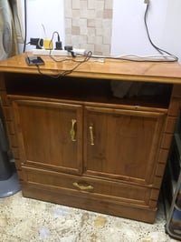 للبيع • خزائن • ١٠٠ قطعة