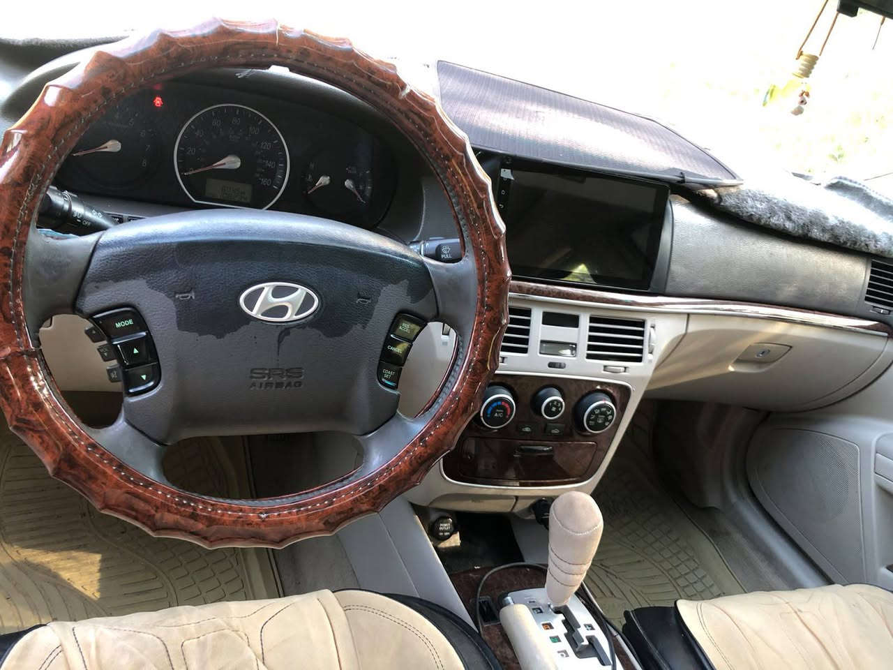 سلام عليكم سوناتا 6سلندر رقم بغداد دولي 
مصبوغه حزام جماليه ظررها جاملغ امامي بدون
دواخل موديل 2007 كير محرك كفاله تبريد ثلج
تخم تاير جديد سيارة نظيفه ومال جناي صدر 
امامي خلفي جديد سيارة حلوة بل عافيه ع ياخذها
العنوان ديالى الوجيهية...  السعر 93.وبي مجال 
 الاتصال ع الرقم ***********
‏‪***********‬‏
