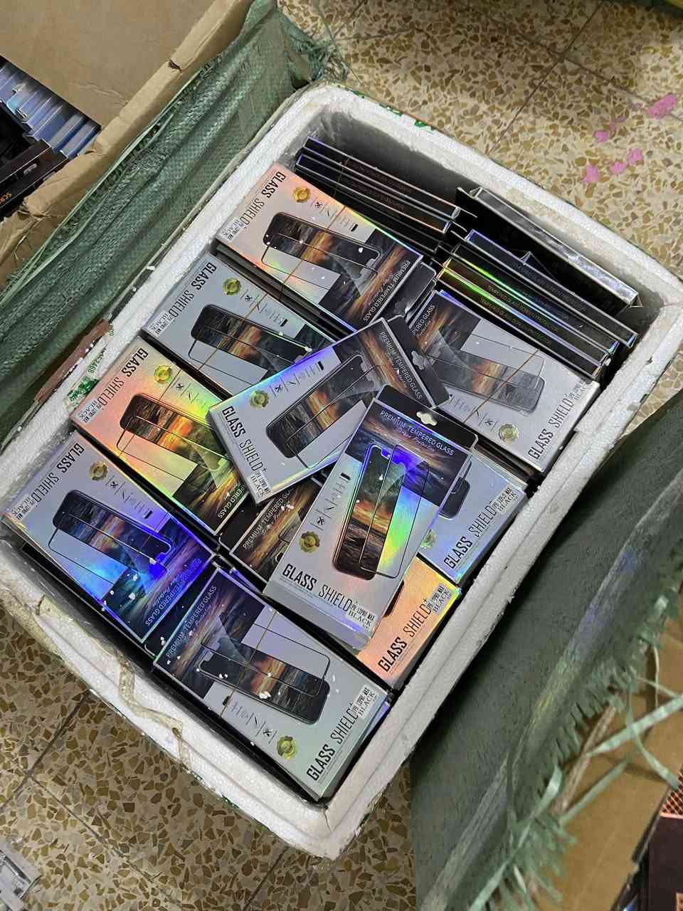 عرض خاص جمله فقط سعر الكفر 250 دينار وسعرلاصق شاشه 150 دينار انواع وموديلات حديثه توصيل لجميع المحافضات ***********
