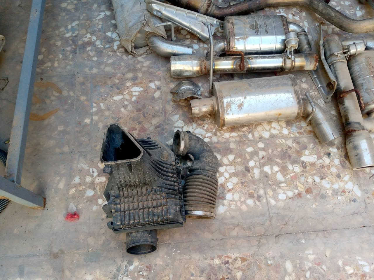 بيع شلعه وحدة سستم كزوز مكنا فلو
شوتة اوباما 
هدرز اوباما 
صندوك اوباما 
دبات 
دفيوزرات 
***********
علي
