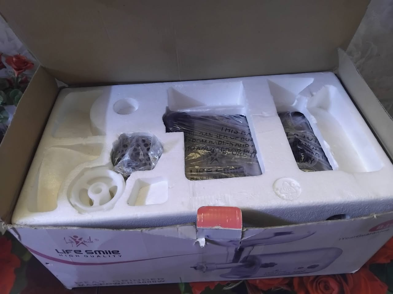 سلام عليكم من رخصة الادمن المحترام عندي مثرامة حجم صغير صناعة المانيا اخت الجديدة استعمال قليل مع قوالب عدد 2مال همبركر للبيع السعر 100 بغداد الكرخ هاتف ***********
