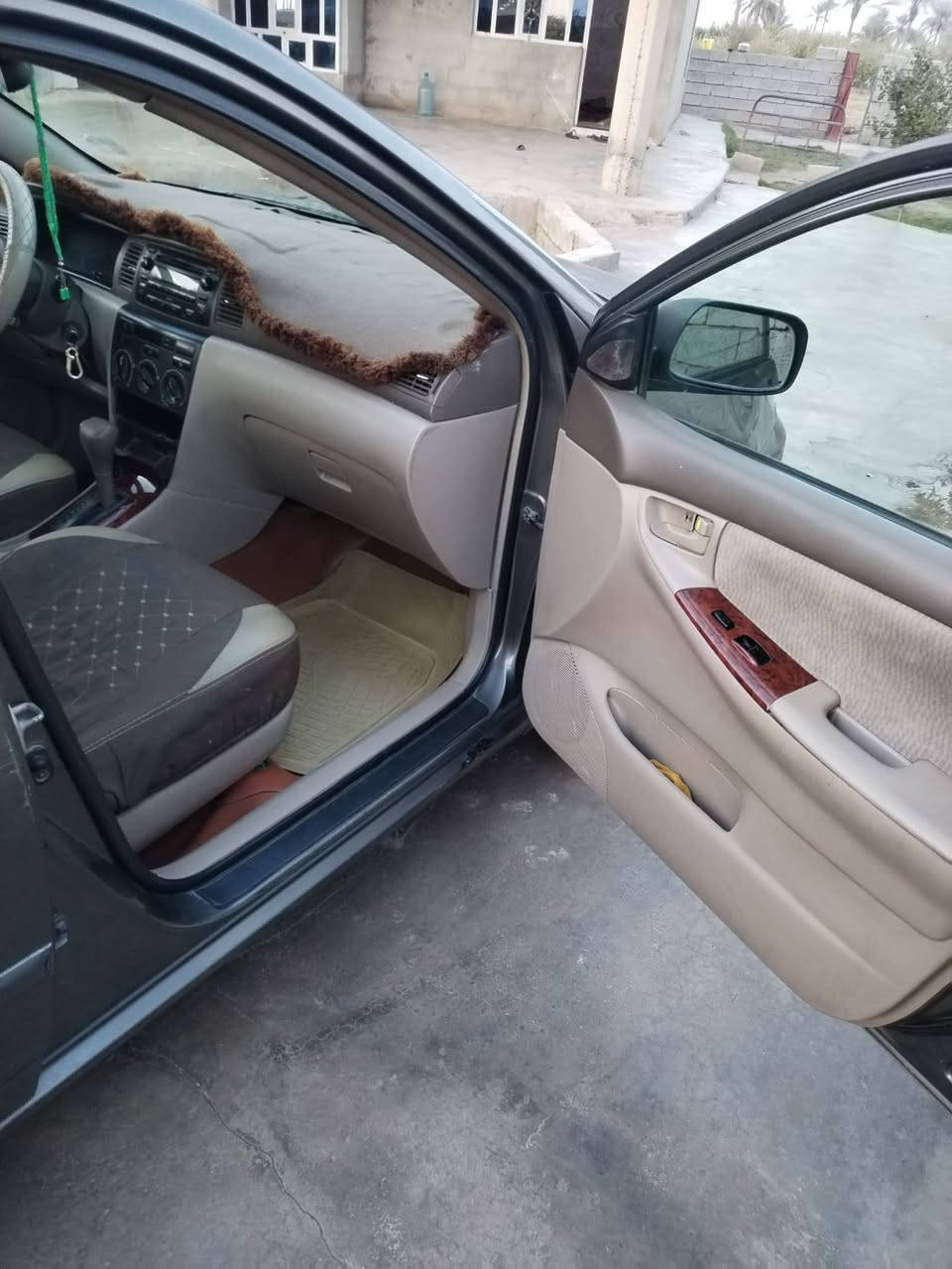 نحله 2008السياره بيها قطعتين سياره كلش حلوه وجاهزه من كلشي 
عارضها85وبيها مجال***********
