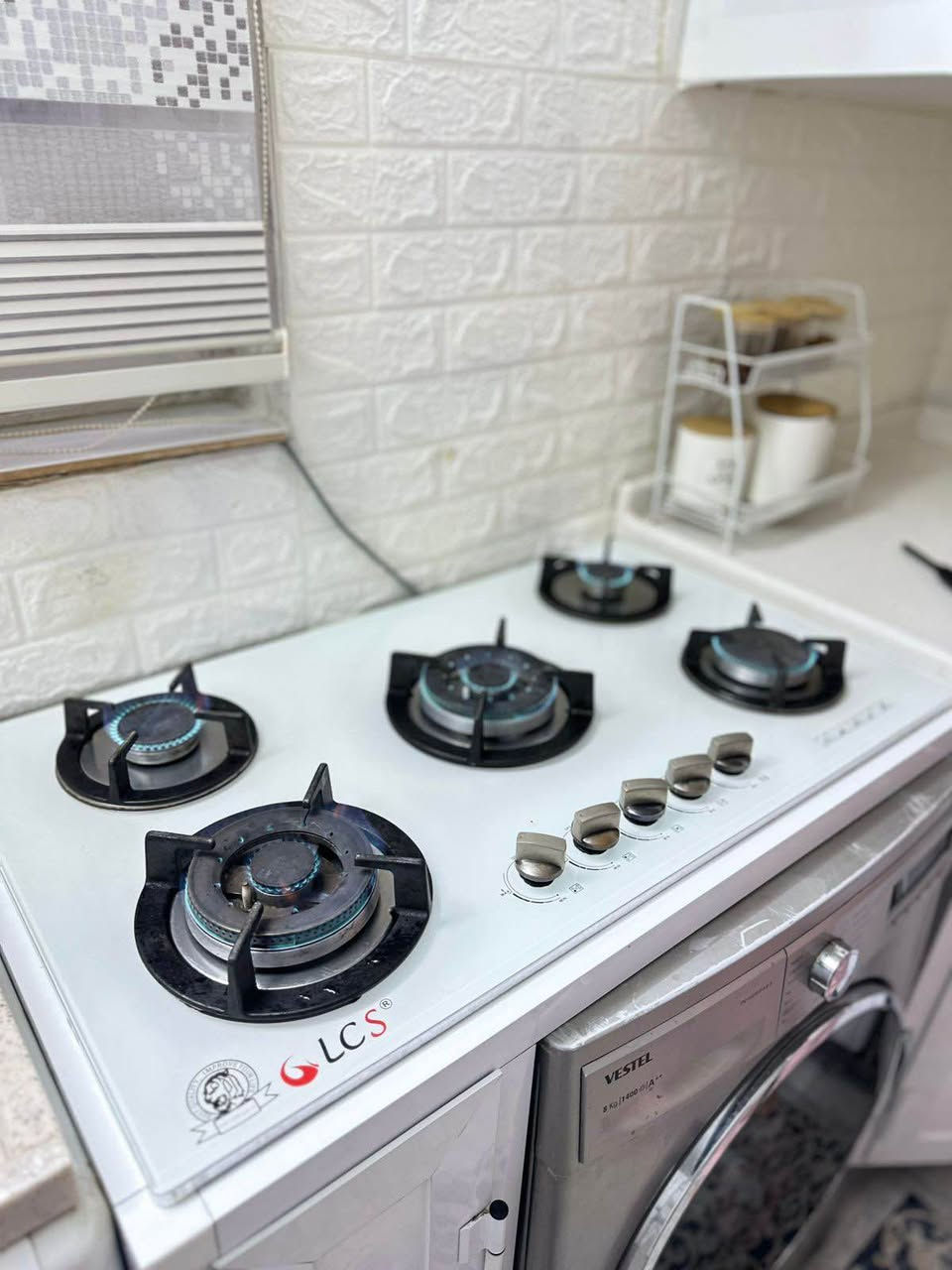 بۆ فرۆشتن، تەباغێکی جۆری LCS پێنج چاو، ڕەنگی سپی.
• دۆخی: زۆر زۆر خاوێنە و زۆر کەم بەکار هاتووە (بێ حەیبە).
• ئیشکردن: غاز و کارەبای هەمووی وەک سەعات ئیش دەکات و هیچ کێشەیەکی نییە.
• تێبینی: وەک لە وێنەکە دیارە، زۆر بە جوانی ڕاگیراوە و هی ماڵەوەیە.
نرخ: [٥٠هەزار] و کەمێک مەجالیشی تێدایە.
ناونیشان: هەولێر
بۆ پەیوەندی: نامەم بۆبنێرە لە مەسنجر أربيل, العراق


**إذا كنت صاحب هذا الإعلان وتريد حذفه لأي سبب، رجاءا أرسل رسالة إلى الدعم الفني**