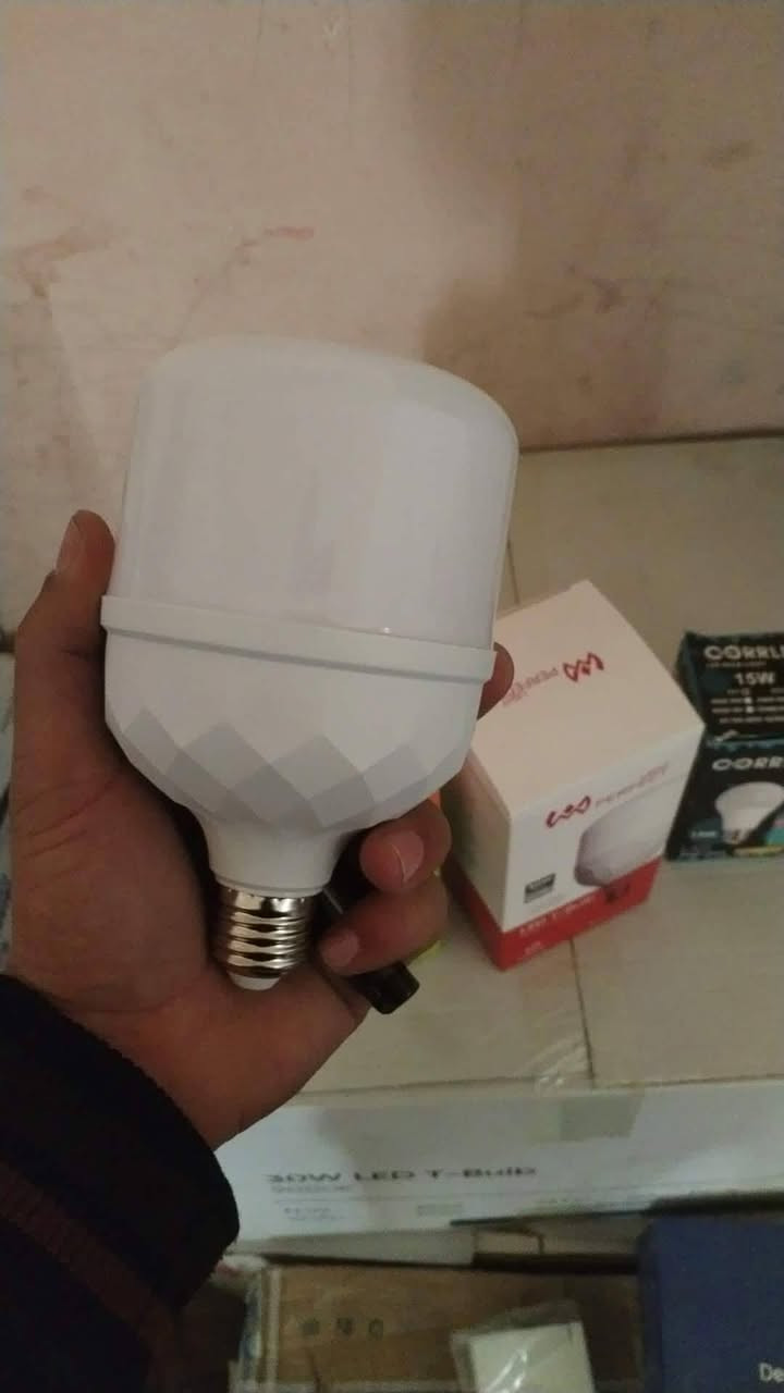 السلام عليكم كلوبات سعر القطعة ب ١٠٠٠دينار ٣٠ واط وسعر القطعة ١٥ واط ب ٧٥٠  دينار *********** واتس اب للبيع الجملة والمفرد السعر اكثر  شوية
