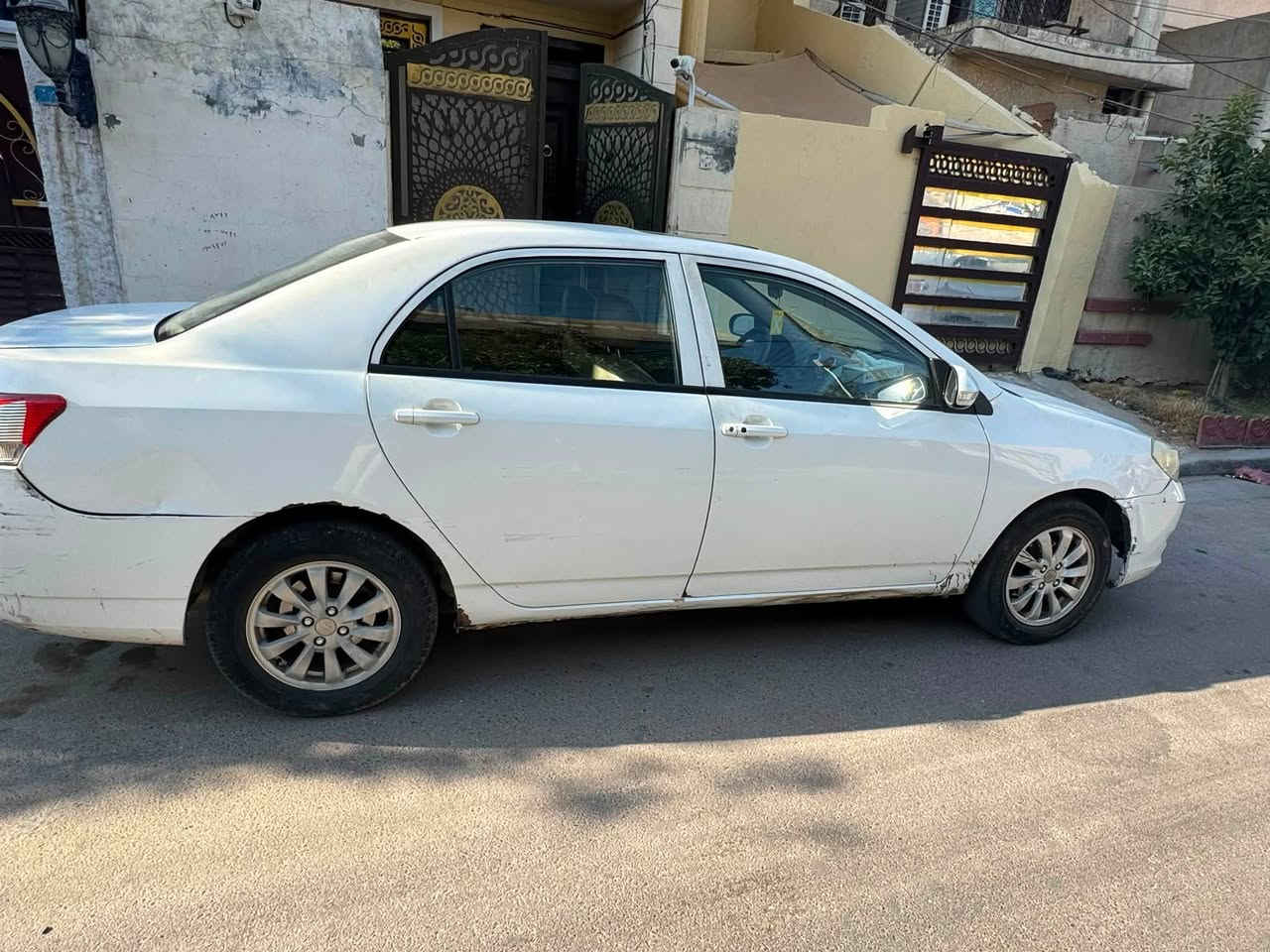 السلام عليكم 
للبيع سيارة Byd G3 موديل 2013 كير عادي رقم بغداد السيارة حلوة عملية سعرها 47 وبيهة مجال مكانهة بغداد الغزالية رقم الهاتف ***********
