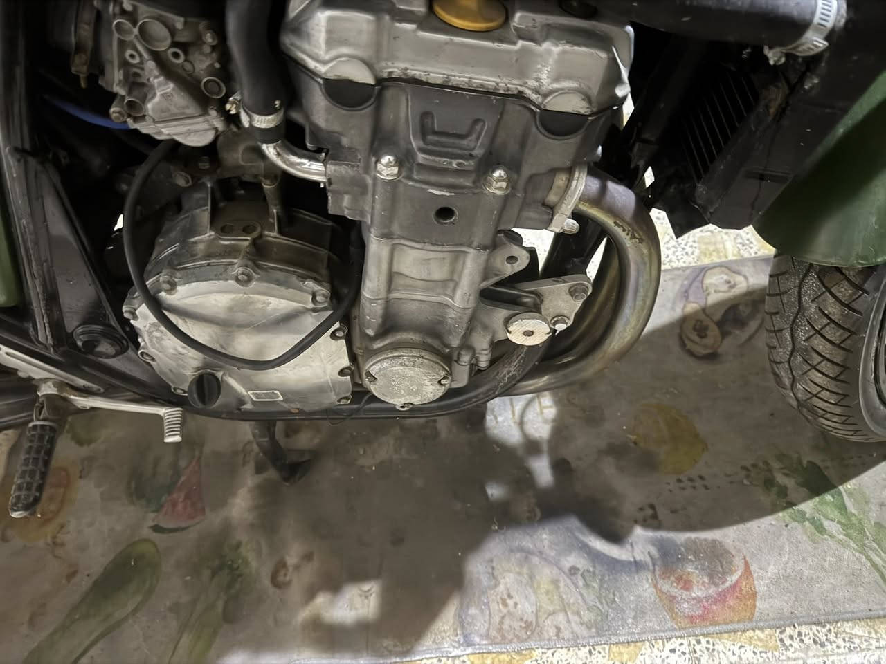 السلام عليكم شباب HONDA CB1000 SUPER FOUR (16$)
جيل اول 16 ولف الف سيسي معمره بكن شغل ايدي مو شغل فيتر كل شغلها بالبيت بيدي قطعه قطعه مكينه خرسه ما تسمع الها حس
كهربائيات شغاله طول طول زلغ ماكو بظفيرتها جوزات كلها شغاله جوزه ستان جوزه كلج جوزه بوش جوزات بريك رون كيلو متر كله شغال 
ملاحظه مهمه الدراجه بيها دشبول مال BIG ONE عينه260 سعرها350 الف وحدها ووصلها موجود مصبوغه زيتوني طافي
تخم تاير تخم ويل تخم دسكات دبلات دراجه جاهزه انشالله
نقصها سلف فقط ضعيف ما يديرها بس دفعه تشتغل وما فارغلها والله دراجه لا تنقيص لا تبخير لا حماوه نشاط فول بريك بالمكان اكزوز بتره كاربون اصلي كاتم ورياضي كلوبات ليد لايت وبك لايت واشاره كله ليد اوراق بيها مال دخوليه مال حاويه سعرها 16 وبيها مجال بسيط كلش مكانها ميسان العماره مركز المدينه ***********
