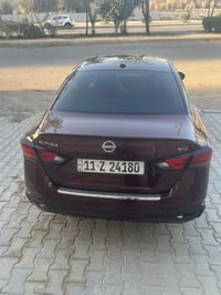 نيسان التما موديل 23  sv لون كرزي السيارة اباسمي تحويل ثاني يوم حادثهة...