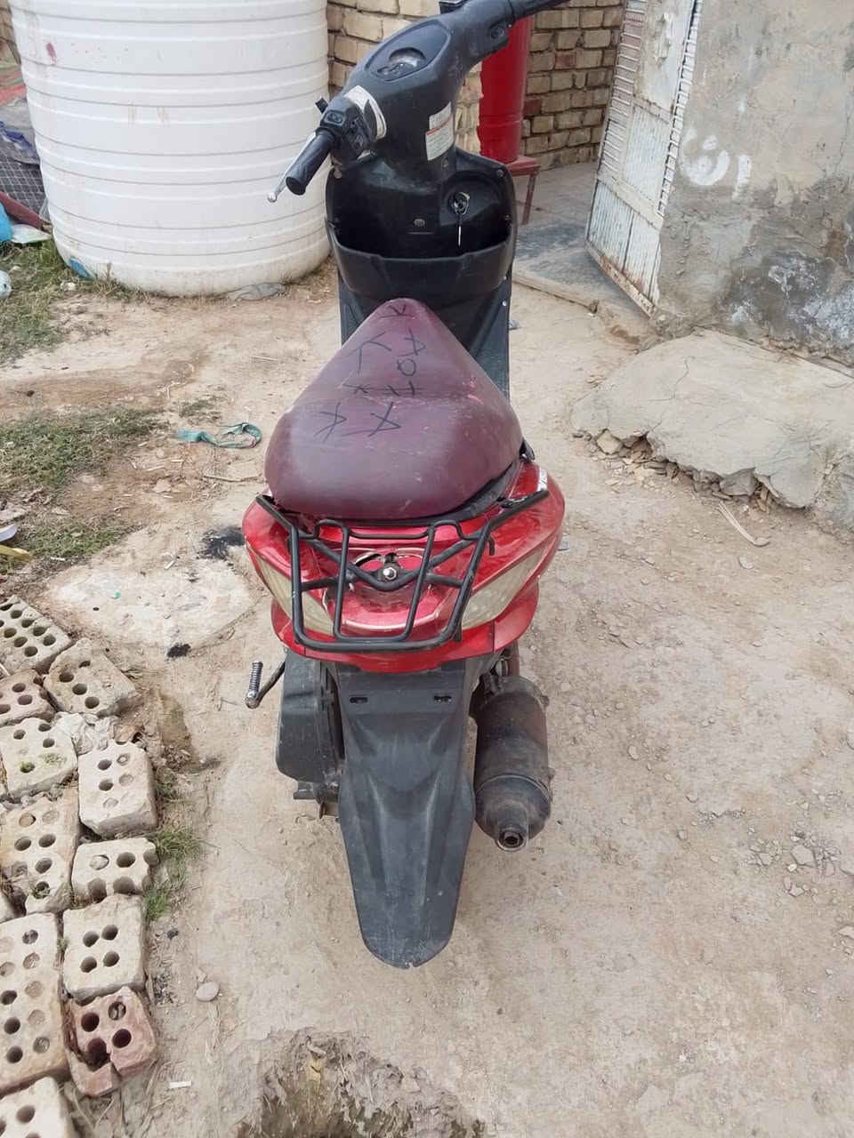 دراجه ماكس ثعلب عوزها وجه وجوزه اوراقه منفيس المكان النهروان شارع شمري الستفسار *********** 

اني مكلف بل نشر الرقم بيه واتساب
