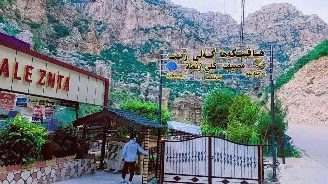 ✨ سكاي الموصل للسفر والسياحة ✨

لأن رحلتك تستحق الأفضل… سافر معنا واستمتع بأجمل الأوقات! 🚌💙

🔥 أقوى برامج الكروبات السياحية بأسعار منافسة وخدمة راقية.
💯 لا تتردد ولا تحتار… سكاي الموصل هو خيارك الأفضل.

🚍 حافلات سياحية حديثة ومكيفة (VIP)
🏨 فنادق 4 نجوم حقيقية مع فطور صباحي (Open Buffet)
👨‍👩‍👧‍👦 برامج خاصة للعوائل
🧑‍🤝‍🧑 برامج خاصة للشباب

━━━━━━━━━━━━━━━━━━

📍 برامجنا الأسبوعية

🟢 سليمانية | 3 أيام - ليلتان
💰 40,000 ألف
🗓️ الانطلاق: كل يوم خميس

🟢 أربيل | يومان
💰 20,000 ألف
🗓️ الانطلاق: كل يوم جمعة و ثلاثاء

🟢 أربيل | يوم واحد
💰 5,000 ألف
🗓️ الانطلاق: كل يوم جمعة و ثلاثاء

🟢 دهوك | يوم واحد
💰 6,000 ألف
🗓️ الانطلاق: كل يوم جمعة و ثلاثاء

🟢 زاخو | يوم واحد
💰 6,000 ألف
🗓️ الانطلاق: كل يوم جمعة و ثلاثاء

━━━━━━━━━━━━━━━━━━

🌿 برنامج سليمانية (3 أيام - ليلتان)

استمتع بزيارة:
📍 بحيرة سد دوكان وركوب الزوارق
📍 فاملي مول السليمانية
📍 بارك آزادي
📍 المدينة القديمة
📍 شلال أحمد آوه
📍 مصيف بيارة
📍 نفق سيتك
📍 هواري شار والمسرح الروماني
📍 جافي لاند (أكبر مدينة ألعاب في الشرق الأوسط)
📍 تلفريك جبل أزمر
📍 شارع سالم
📍 سوق مولوي
📍 مصيف جمي ريزان
📍 مجدي مول ومجدي لاند - أربيل

✅ فندق 4 نجوم حقيقي
✅ فطور صباحي مفتوح
✅ نقل بحافلات حديثة ومريحة

━━━━━━━━━━━━━━━━━━

🏞️ برنامج أربيل (يومان)

يشمل:
📍 كلي علي بك
📍 شلالات بيخال
📍 منتجع شنكل بانه
📍 خليفان
📍 جنديان (العين السحرية)
📍 راوندوز
📍 وادي الموت
📍 قلعة أربيل
📍 مجدي مول
📍 قاعة التزلج
📍 مجدي لاند
📍 المدينة المائية (اختياري)

✅ فندق 4 نجوم
✅ فطور صباحي مفتوح
✅ نقل سياحي حديث

━━━━━━━━━━━━━━━━━━

🌲 برنامج أربيل (يوم واحد)

📍 شلال بيخال
📍 كلي علي بك
📍 منتجع شنكل بانه
📍 خليفان
📍 جنديان
📍 وادي الموت
📍 مجدي مول
📍 مجدي لاند

━━━━━━━━━━━━━━━━━━

💙 برنامج دهوك (يوم واحد)

📍 مصيف شيرانه
📍 سولاف
📍 فين
📍 شلال آشاوه
📍 الجسر الخشبي
📍 زاويته
📍 دريم سيتي
📍 فاملي مول
📍 حديقة الحيوانات
📍 جبل زاوه (اختياري)

━━━━━━━━━━━━━━━━━━

🌄 برنامج زاخو (يوم واحد)

📍 كورنيش زاخو
📍 سونيمير
📍 دشتتاخ
📍 برخ
📍 شرانش
📍 الجسر العباسي
📍 كارفور فاملي مول
📍 جبل زاوه (اختياري)

━━━━━━━━━━━━━━━━━━

⭐ لماذا سكاي الموصل؟

✅ فنادق ديلوكس 4 نجوم حقيقية
✅ كادر سياحي محترف ومرافق طوال الرحلة
✅ حافلات حديثة ومكيفة
✅ يتوفر حجز مزارع ومنتجعات
✅ يتوفر نقل بسيارات حديثة خاصة وكوسترات

🎁 الأطفال من سنة إلى 5 سنوات مجاناً
🎁 من 6 إلى 10 سنوات نصف أجور
🎁 خصومات خاصة للمجموعات
🎉 مسابقات وجوائز داخل الحافلات

📌 رسوم دخول المواقع السياحية تكون على نفقة المسافر.

💙 راحتكم… مسؤوليتنا
💙 جرّب السفر مع سكاي الموصل، وستعيش تجربة لا تُنسى.

━━━━━━━━━━━━━━━━━━

📞 للحجز والاستفسار

☎️ ***********(واتساب) 
***********

📍 الموصل - مدخل السكر - مقابل المستشفى

✨ احجز الآن… والمقاعد محدودة في كل رحلة
