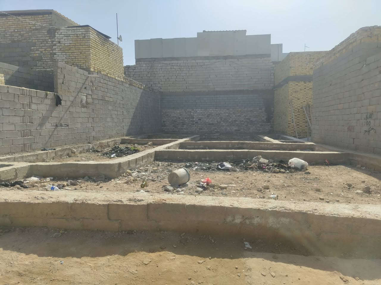 السلام عليكم عرصه للبيع 200م بيها اساس صب بتلو خلف مدرسة در النجف الاهليه متوفر كافة الخدمات السعر خاص او الاتصال ***********
