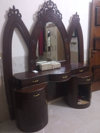 ميز تواليت • للبيع • حله