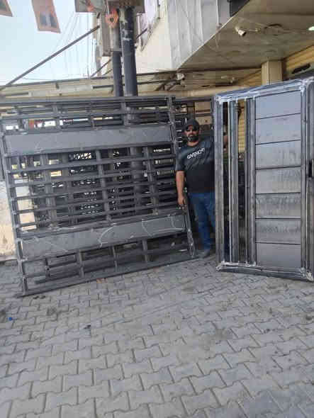 معمل حداحده علي الشمري ابواب شبابيك محجرات سقايف كرفانات بغداد الدوره شارع ستين رقم الهاتف وساب ***********
