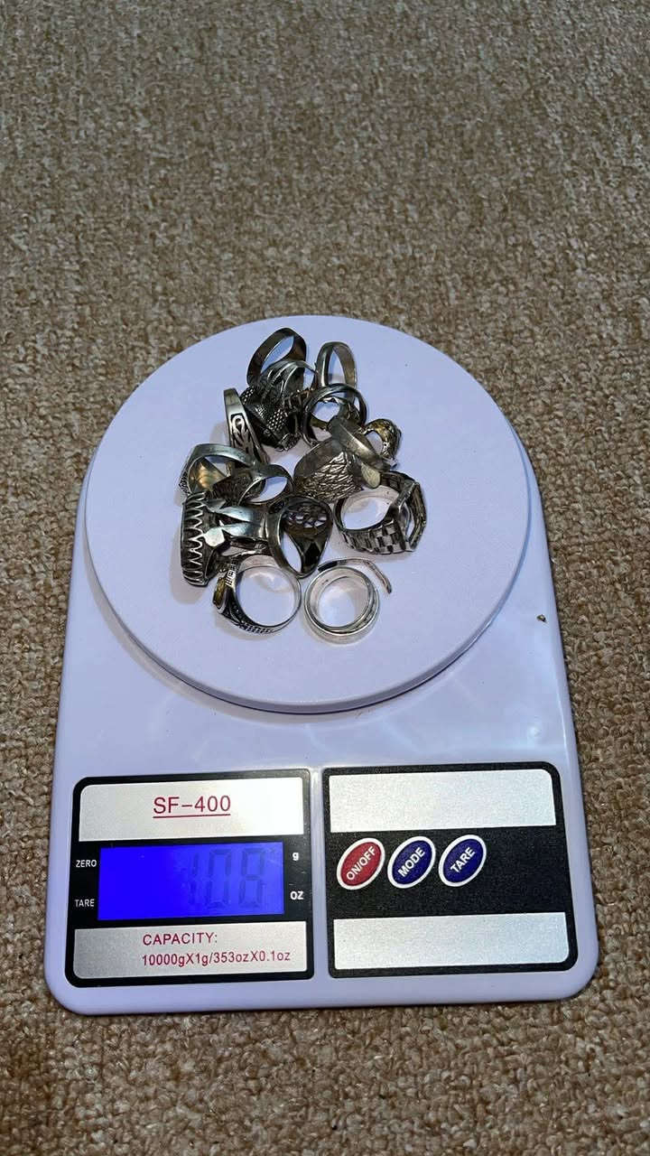 فضه للبيع الغرام ب3 الف قفل الوزن 108 غرام احسبهن 105 صافي لين اكو واحد بي شويه نحاس من فوك


**إذا كنت صاحب هذا الإعلان وتريد حذفه لأي سبب، رجاءا أرسل رسالة إلى الدعم الفني**