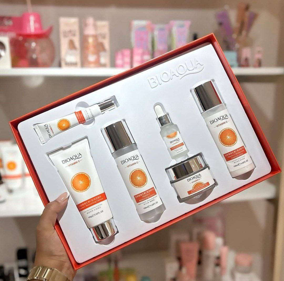 بوكس النضارة المتكامل.. ودعي الشحوب واستقبلي الإشراقة! ✨🍊
لأن بشرتج تستحق دلال خاص، وفرنالكم بـ آڤين ستور السيت الكوري الأشهر من شركة BIOAQUA الغنية عن التعريف. روتين كامل بـ 6 قطع أساسية تعيد الحياة لوجهج بمستخلص فيتامين C الطبيعي.
لماذا تختارين بوكس فيتامين C؟ 🧡
تفتيح وترطيب: يمنحج تفتيح ملحوظ وترطيب عميق يدوم طويلاً.
نضارة فورية: يخلص البشرة من الجفاف والزيوت الزائدة لتبدو صحية ومشرقة.
عناية بالعين: يحتوي على كريم خاص لإزالة الهالات السوداء حول العين.
مرونة ونعومة: يعيد مرونة البشرة ويجعل ملمسها كالحرير.
مكونات البوكس الملكي (6 قطع): 📦
غسول (100g): لتنظيف البشرة بعمق.
تونر (120ml): لغلق المسام وإنعاش الوجه.
سيروم (30ml): التغذية المركزة للوجه والرقبة.
كريم مرطب (50g): يستخدم كبرايمر قبل المكياج أو واقي الشمس.
كريم العين (20g): مخصص للهالات والعناية بمنطقة العين.
لوشن/إيمولشن (120ml): لترطيب الوجه واليدين قبل النوم.
التوصيل: متوفر لجميع محافظات العراق
للحجز: أرسلي اسمج وعنوانج ورقمج على الخاص وتدللين عيوني.


**إذا كنت صاحب هذا الإعلان وتريد حذفه لأي سبب، رجاءا أرسل رسالة إلى الدعم الفني**